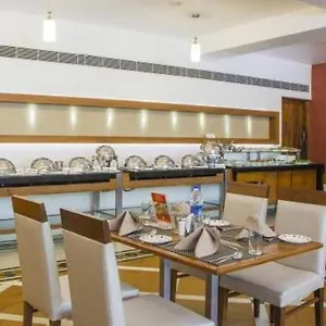3* Hotel The Avenue Center